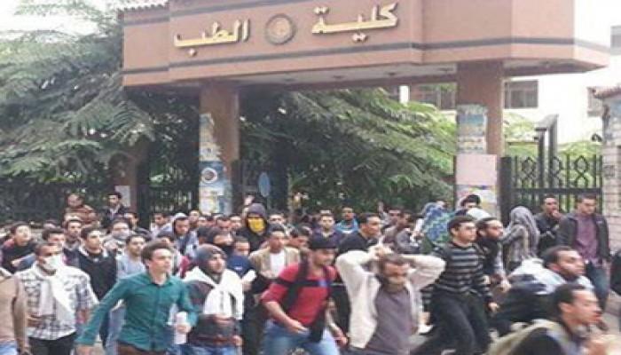 مظاهرة بجامعة المنصورة لرفض الاعتقالات والإضراب عن الامتحانات