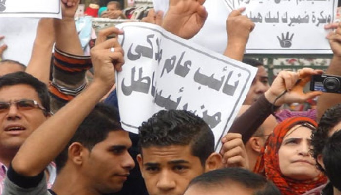 الفاينانشيال تايمز: اتهام اﻹخوان بالتخابر سيأتي بنتائج عكسية على الانقلاب