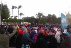 طلاب عين شمس يحتشدون أمام وزارة الدفاع للتنديد بالاعتداءات المتكررة