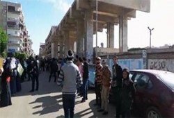 سلسلة بشرية لطلاب بورسعيد تنديدًا بالانقلاب العسكري