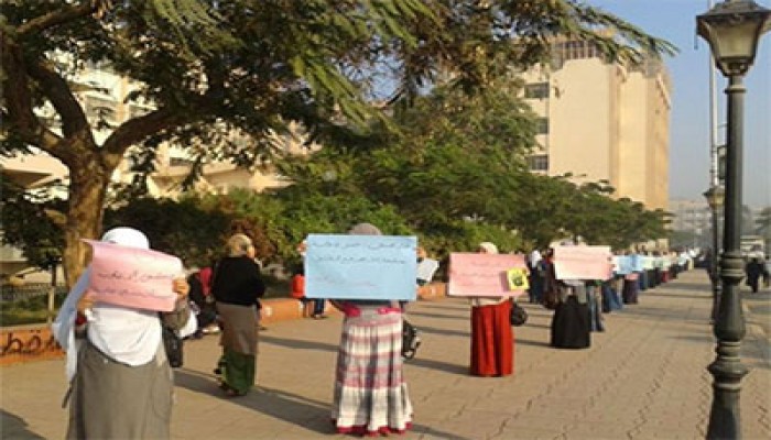 سلاسل بشرية لـ"نسيبات" جامعة الزقازيق رفضًا لاعتقال وفصل زملائهن