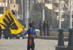 لوس انجلوس تايمز : الانقلاب يشن حملة قمعية عنيفة ضد الشباب