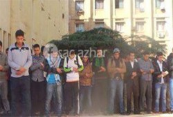 طلاب الأزهر يؤدون صلاة الغائب على زميلهم الشهيد