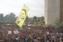 تظاهرة بطب الأزهر تنديدًا باعتقال الطلاب وإهانة الأساتذة