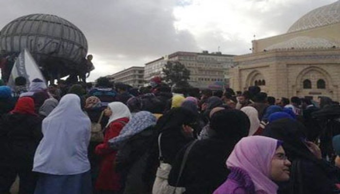 بث مباشر.. طلاب الجامعات الخاصة بـ6 أكتوبر ينتفضون ضد العسكر