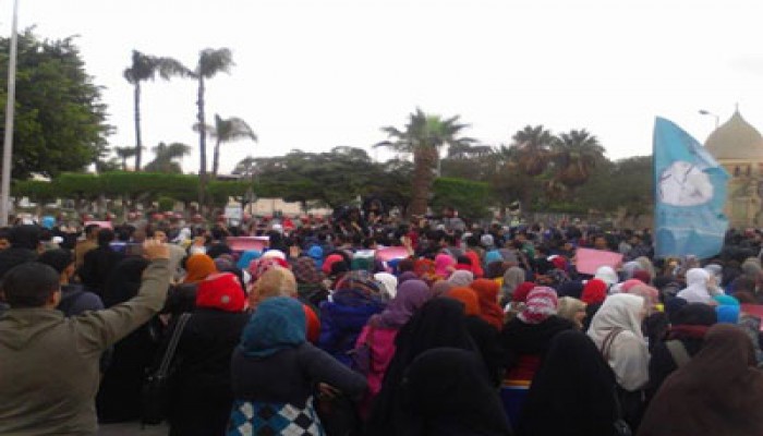 إطلاق قنابل الغاز على طلاب عين شمس أمام وزارة الدفاع