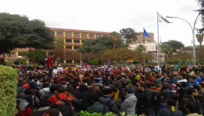 بالفيديو.. طلاب عين شمس يهتفون: سيسي ايه اتخن منه ودوسنا عليه