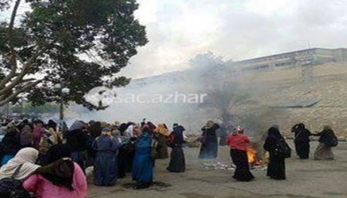 بالصور.. أمن الانقلاب يقتحم المدينة الجامعية للبنات ويطلق الغاز ويلاحق الطالبات