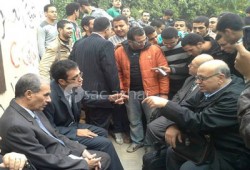 أساتذة الأزهر يشاركون الطلاب في الإضراب