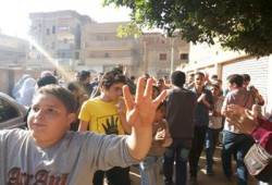 سلسلة بشرية بمنوف رفضًا للانقلاب وللمطالبة بالقصاص للشهداء