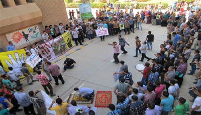 الانقلاب يعتدي على طالبات جامعة المنوفية ويستولي على متعلقاتهن الشخصية