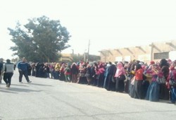 طلاب جامعة القناة يطردون إعلام العار أثناء مسيرتهم