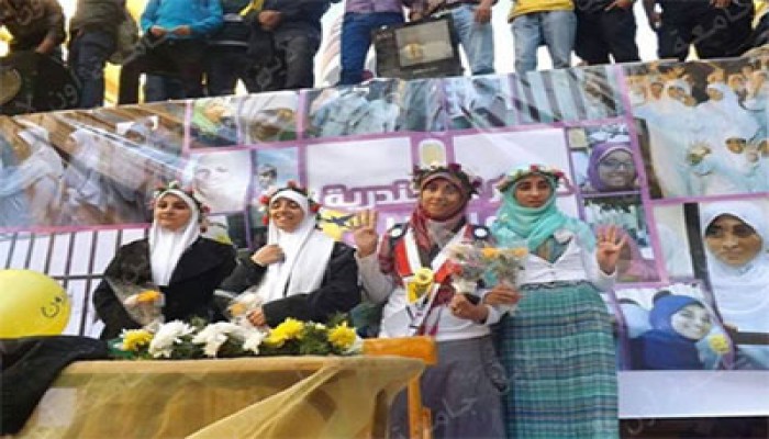 طلاب آداب الإسكندرية يحتفلون بخروج زميلاتهم من حرائر "7 الصبح "