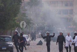 أمن الانقلاب يضرم النيران بسيارات هيئة التدريس لتبرير اقتحام الجامعة