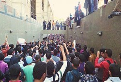 مسيرات ووقفات احتجاجية بجامعة القاهرة للتنديد بجرائم الانقلاب