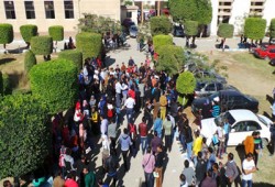 طلاب جامعة السويس يهتفون: "العسكر سرقوا بلدي"