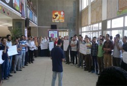 وقفة بطب المنوفية تنديدًا بإحالة زملائهم إلى التحقيق