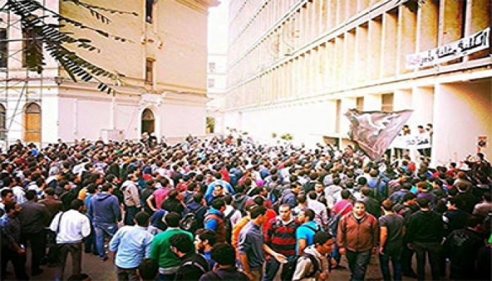 مسيرات حاشدة أمام "اقتصاد" القاهرة تطالب بالقصاص لشهيد الهندسة