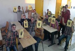 بالصور.. وقفة لطلاب "الأكاديمية العربية" بأسوان تحيةً لصمود "حرائر الإسكندرية"