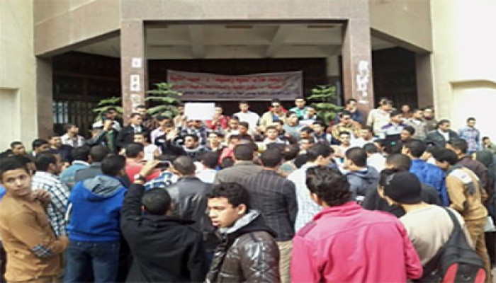 وقفة لطلاب "شريعة وقانون" دمنهور رفضًا للانقلاب الدموي