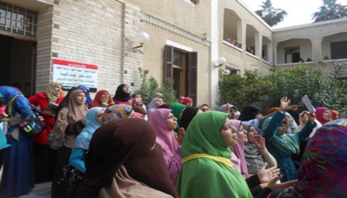 وقفة لطالبات دراسات إسلامية بدمنهور رفضًا للانقلاب الدموي