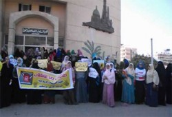وقفة احتجاجية لطالبات الدراسات الإسلامية ببورسعيد تنديدًا بحكم العسكر
