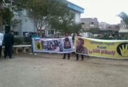 طلاب تجارة السويس يهتفون: "يا عسكري يابو بندقية مصر بلدنا مش وسية"