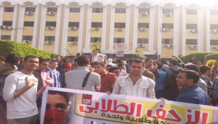 بالصور.. أحرار وحرائر الأزهر يحاصرون الإدارة بالهتافات