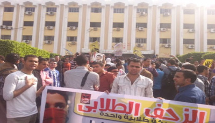 بالصور.. أحرار وحرائر الأزهر يحاصرون الإدارة بالهتافات