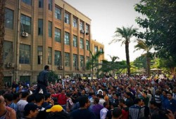 انسحاب مدرعات الجيش أمام مسيرات طلاب جامعة القاهرة
