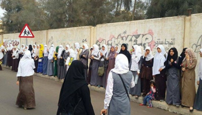 طالبات الأزهر بـ"مدينة السادات" يرفضن "حبس الحرائر" ويطالبن بالإفراج عنهن