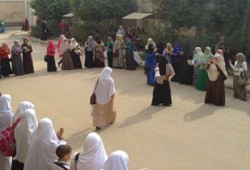 للمرة الثانية.. عمال دراسات إسلامية بالزقازيق يعتدون على الطالبات بأمر العميدة