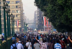 طلاب مصر يدخلون "التحرير" ويهتفون ضد العسكر