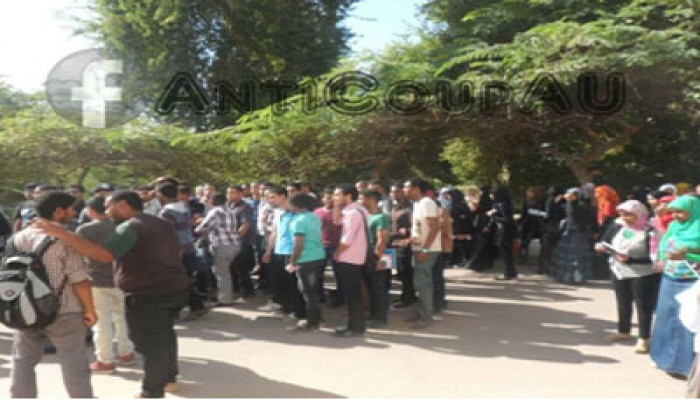 أسوان.. وقفة طلابية صامتة للتنديد بالإهمال المتسبب في وفاة طالبة