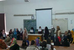 بالصور.. جامعة الفيوم تعلن الإضراب عن الدراسة للإفراج عن المعتقلين