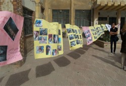 معرض مصور ووقفة لطلاب جامعة الزقازيق للتنديد بسجن الحرائر