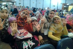 عميدة رياض أطفال دمنهور تهدد الطالبات بالفصل لرفعهن شارة رابعة