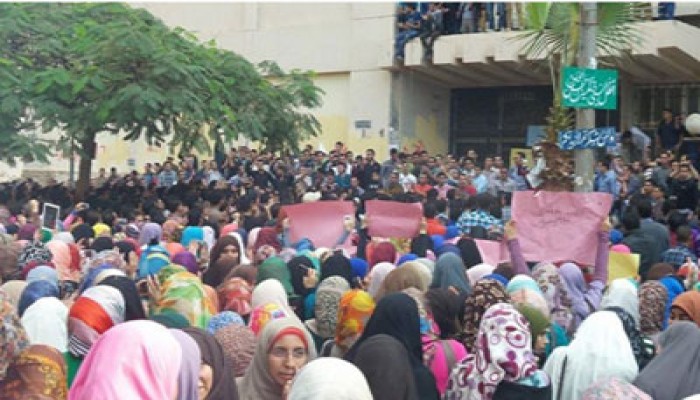 وقفات لطلاب الزقازيق في مليونية "لا لمذبحة القضاء"