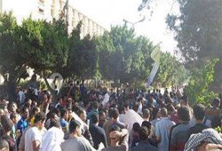 احتشاد آلاف الطلاب أمام زراعة أزهر مدينة نصر للتنديد بالقمع
