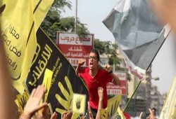 بث مباشر.. مظاهرة حاشدة لطلاب جامعة سيناء طلبًا للقصاص للشهداء