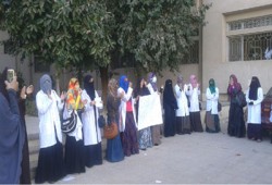وقفة لطالبات طب أزهر أسيوط للمطالبة بالحرية للمعتقلين