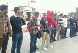 سلسلة ومسيرة بالجامعة القديمة بالإسماعيلية رفضًا لقانون التظاهر