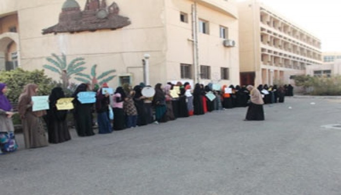 وقفة لطالبات الدراسات الإسلامية ببورسعيد للتنديد بالانقلاب وقوانينه