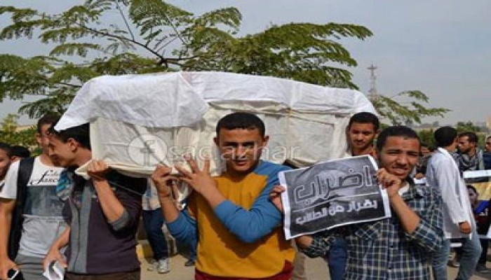 جنازة رمزية لشهيد المدينة الجامعية تطوف جامعة الأزهر