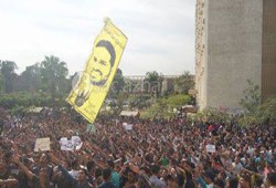 مسيرة حاشدة بجامعة الأزهر للتنديد بقمع الطلاب واعتقالهم