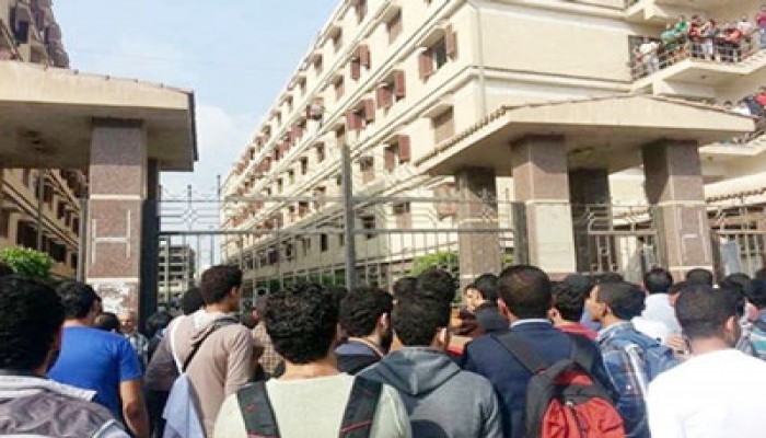 تظاهرات طلاب المنصورة تصل المدينة الجامعية تضامنًا مع الأزهر