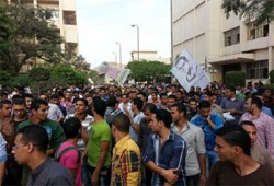 وقفة احتجاجية بزراعة الزقازيق للتنديد بفصل 5 طلاب