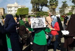 جامعة القاهرة تغضب لمجزرة الأزهر بمسيرات حاشدة