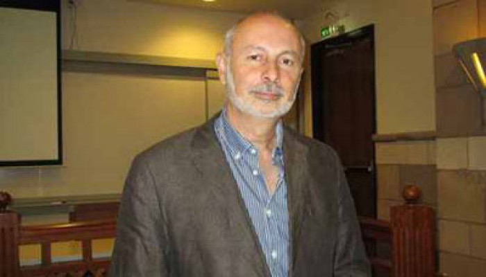 يزيد صائغ: مرسي أفشل خطط المشير للانقلاب على الشرعية