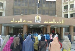 بالفيديو.. انتفاضة بجامعة أسيوط رفضًا لتحقيق مع 13 طالبًا